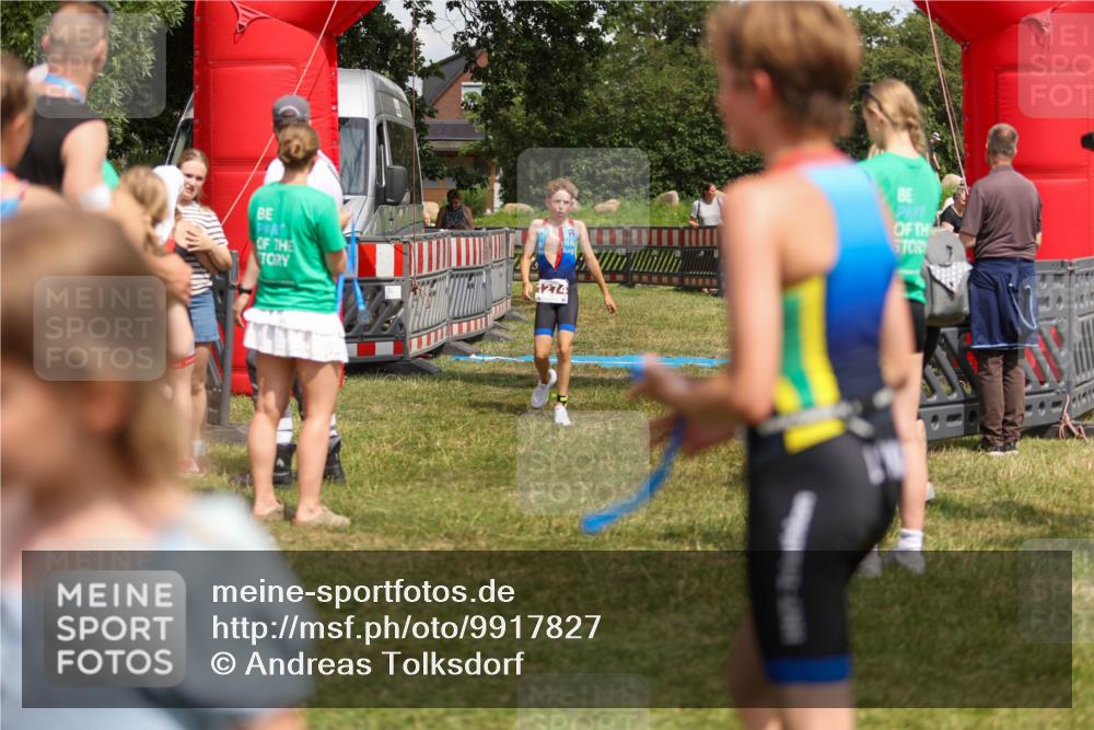 21.06.2026 - 29. Vierlanden-Triathlon Andreas Tolksdorf http://msf.ph/oto/9917827 21.06.2026 15:15:55 Ziel 1274, 1339, 1347 meine-sportfotos.de