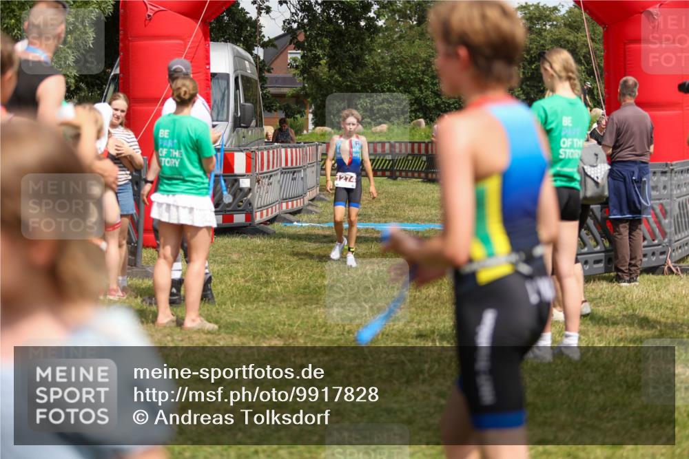 21.06.2026 - 29. Vierlanden-Triathlon Andreas Tolksdorf http://msf.ph/oto/9917828 21.06.2026 15:15:55 Ziel 1274, 1339, 1347 meine-sportfotos.de