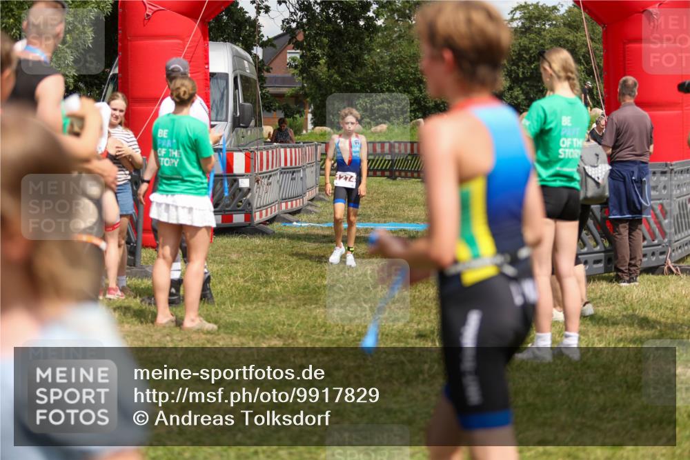 21.06.2026 - 29. Vierlanden-Triathlon Andreas Tolksdorf http://msf.ph/oto/9917829 21.06.2026 15:15:55 Ziel 1274, 1339, 1347 meine-sportfotos.de