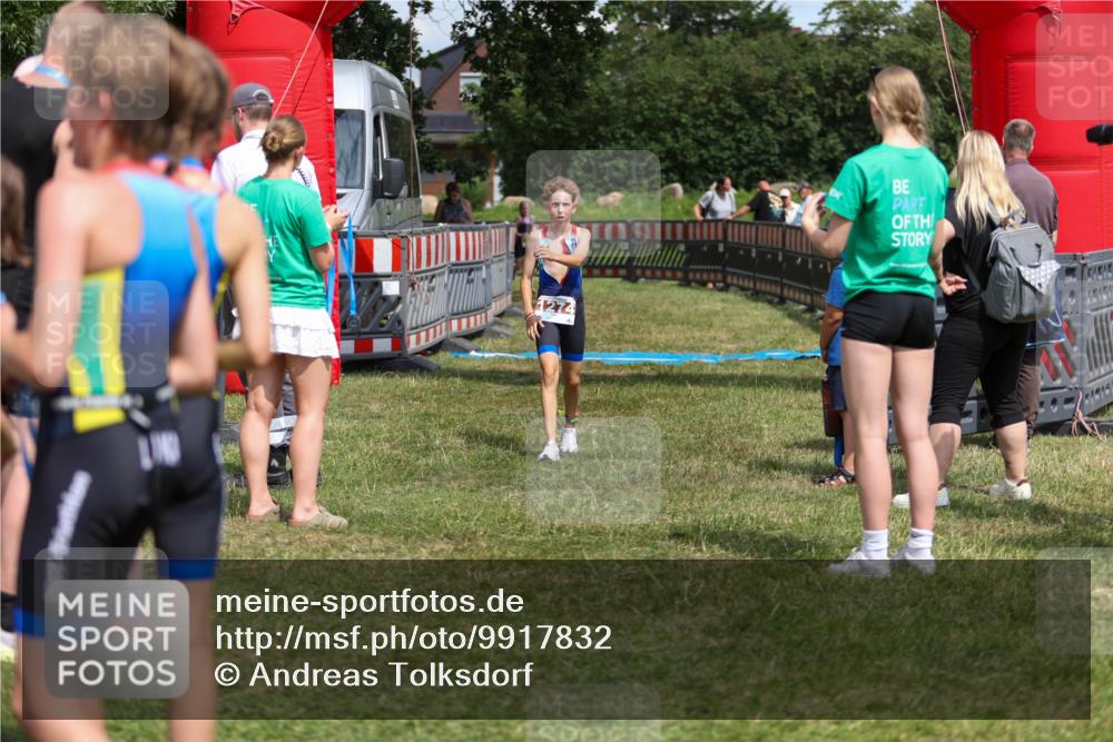 21.06.2026 - 29. Vierlanden-Triathlon Andreas Tolksdorf http://msf.ph/oto/9917832 21.06.2026 15:15:56 Ziel 1274, 1339, 1347 meine-sportfotos.de