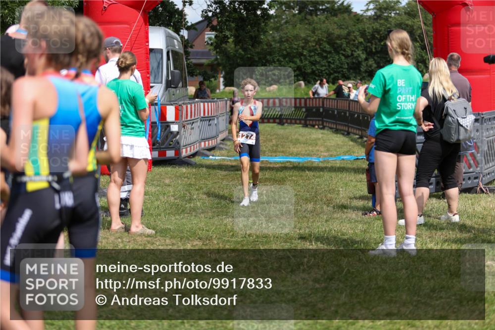21.06.2026 - 29. Vierlanden-Triathlon Andreas Tolksdorf http://msf.ph/oto/9917833 21.06.2026 15:15:56 Ziel 1274, 1339, 1347 meine-sportfotos.de