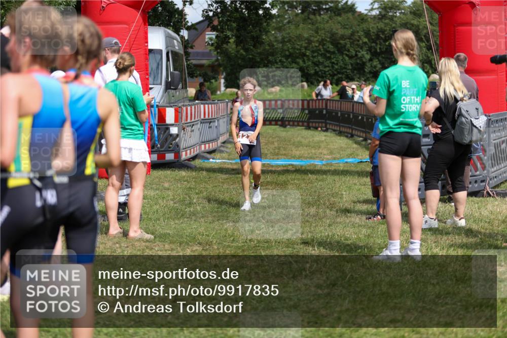 21.06.2026 - 29. Vierlanden-Triathlon Andreas Tolksdorf http://msf.ph/oto/9917835 21.06.2026 15:15:56 Ziel 1274, 1339, 1347 meine-sportfotos.de