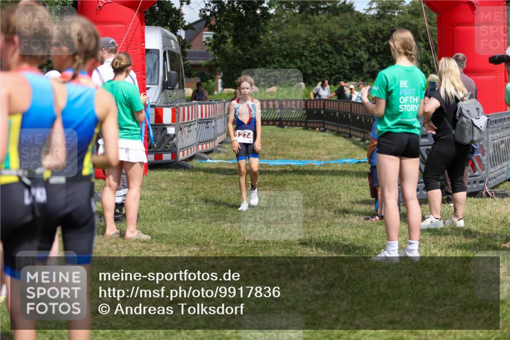 21.06.2026 - 29. Vierlanden-Triathlon Andreas Tolksdorf http://msf.ph/oto/9917836 21.06.2026 15:15:56 Ziel 1274, 1339, 1347 meine-sportfotos.de