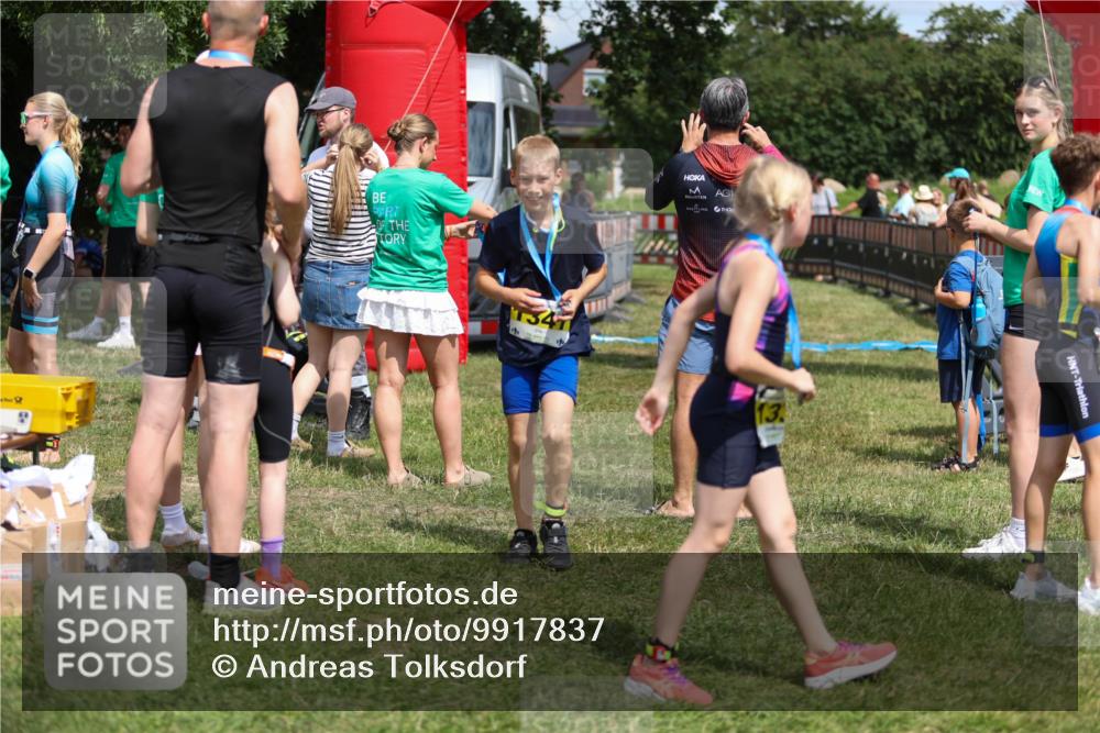 21.06.2026 - 29. Vierlanden-Triathlon Andreas Tolksdorf http://msf.ph/oto/9917837 21.06.2026 15:16:12 Ziel 247 meine-sportfotos.de