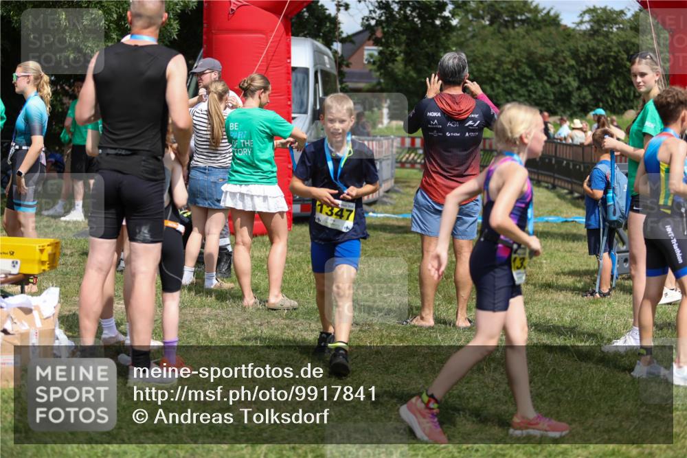 21.06.2026 - 29. Vierlanden-Triathlon Andreas Tolksdorf http://msf.ph/oto/9917841 21.06.2026 15:16:12 Ziel 247 meine-sportfotos.de