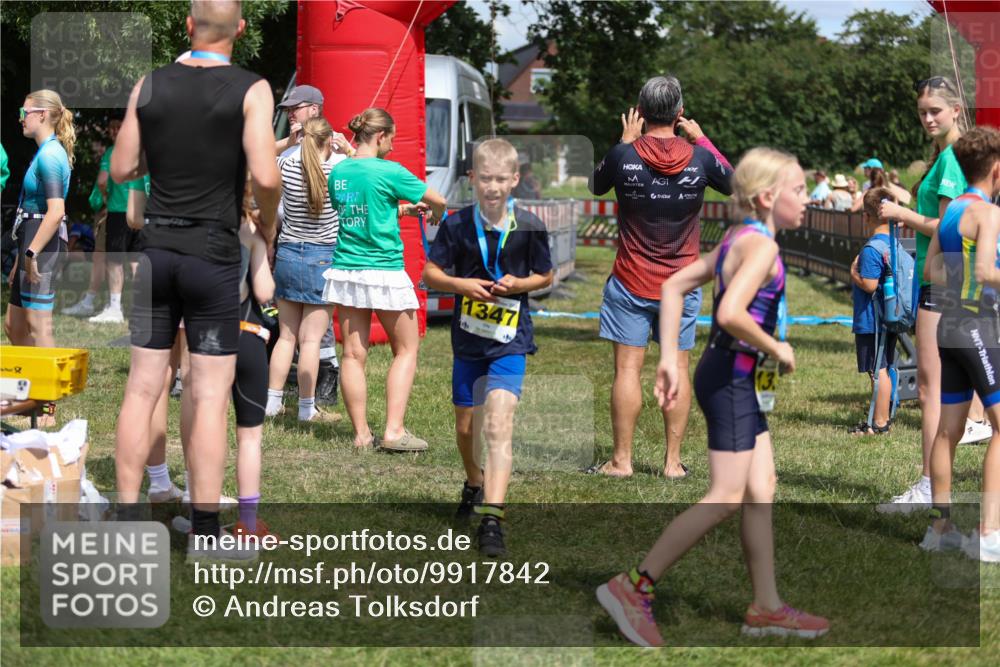 21.06.2026 - 29. Vierlanden-Triathlon Andreas Tolksdorf http://msf.ph/oto/9917842 21.06.2026 15:16:12 Ziel 247 meine-sportfotos.de