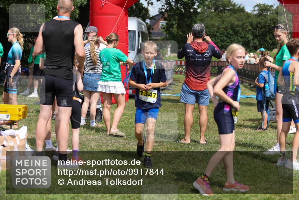 21.06.2026 - 29. Vierlanden-Triathlon Andreas Tolksdorf http://msf.ph/oto/9917844 21.06.2026 15:16:12 Ziel 247 meine-sportfotos.de