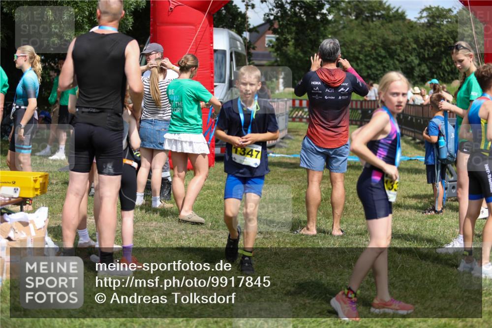 21.06.2026 - 29. Vierlanden-Triathlon Andreas Tolksdorf http://msf.ph/oto/9917845 21.06.2026 15:16:12 Ziel 247 meine-sportfotos.de
