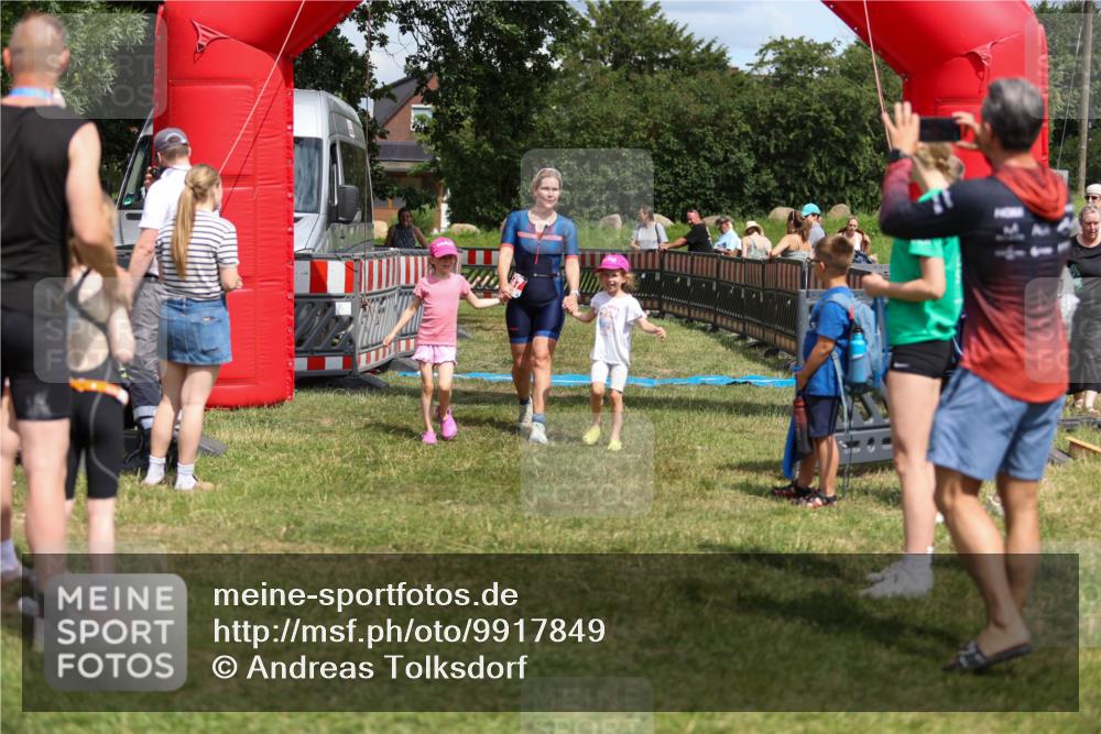 21.06.2026 - 29. Vierlanden-Triathlon Andreas Tolksdorf http://msf.ph/oto/9917849 21.06.2026 15:16:23 Ziel 247 meine-sportfotos.de