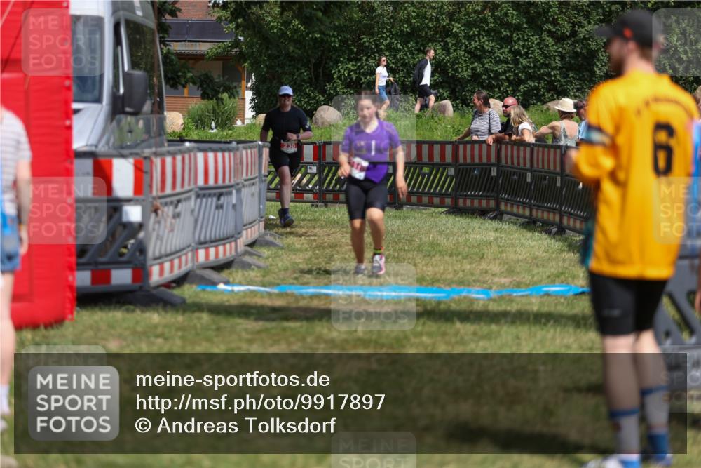 21.06.2026 - 29. Vierlanden-Triathlon Andreas Tolksdorf http://msf.ph/oto/9917897 21.06.2026 15:17:32 Ziel 230, 1316 meine-sportfotos.de