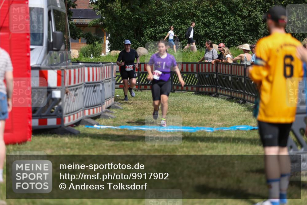 21.06.2026 - 29. Vierlanden-Triathlon Andreas Tolksdorf http://msf.ph/oto/9917902 21.06.2026 15:17:32 Ziel 230, 1316 meine-sportfotos.de