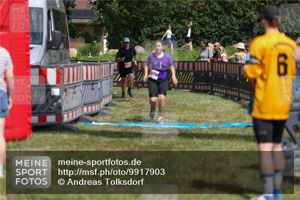 21.06.2026 - 29. Vierlanden-Triathlon Andreas Tolksdorf http://msf.ph/oto/9917903 21.06.2026 15:17:32 Ziel 230, 1316 meine-sportfotos.de