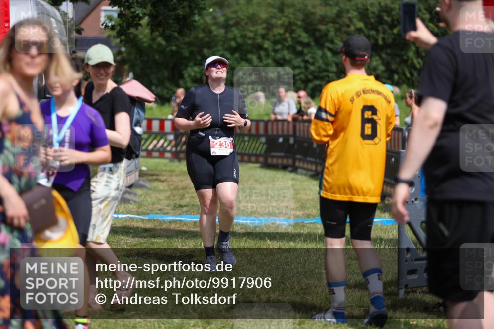 21.06.2026 - 29. Vierlanden-Triathlon Andreas Tolksdorf http://msf.ph/oto/9917906 21.06.2026 15:17:40 Ziel 230 meine-sportfotos.de