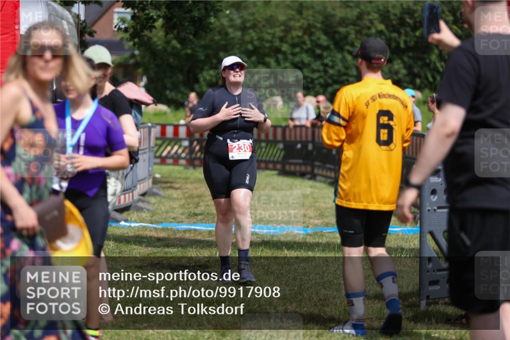 21.06.2026 - 29. Vierlanden-Triathlon Andreas Tolksdorf http://msf.ph/oto/9917908 21.06.2026 15:17:40 Ziel 230 meine-sportfotos.de
