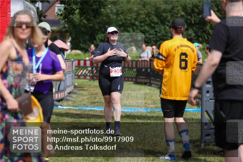 21.06.2026 - 29. Vierlanden-Triathlon Andreas Tolksdorf http://msf.ph/oto/9917909 21.06.2026 15:17:40 Ziel 230 meine-sportfotos.de
