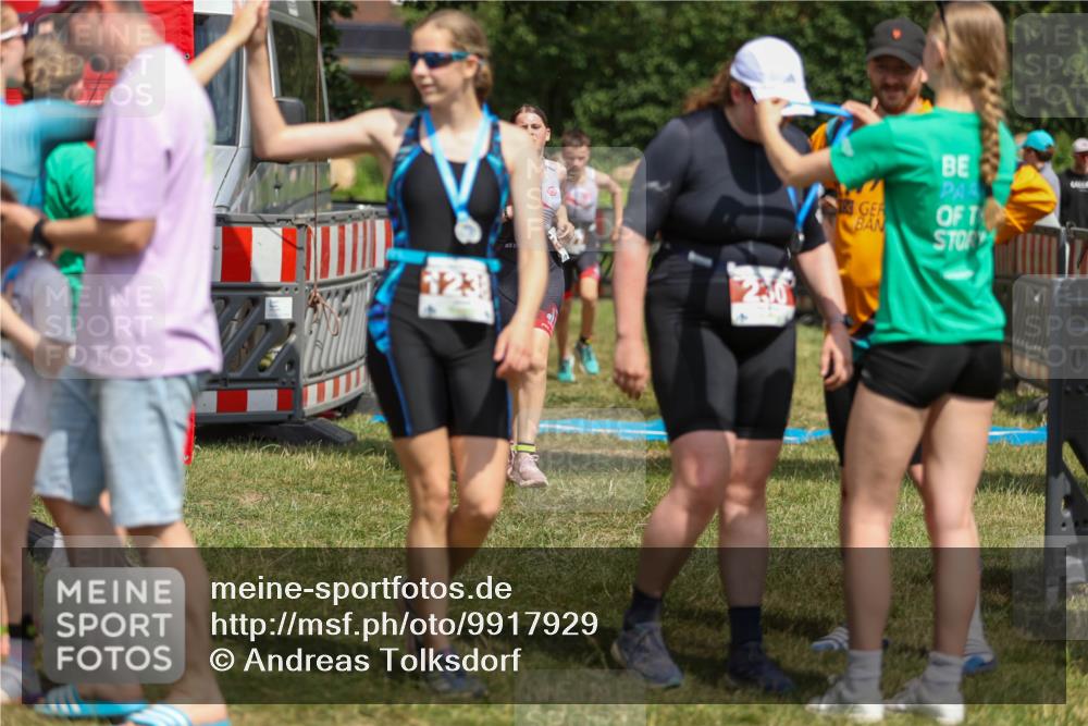 21.06.2026 - 29. Vierlanden-Triathlon Andreas Tolksdorf http://msf.ph/oto/9917929 21.06.2026 15:18:01 Ziel 1238, 1242, 1277, 1279 meine-sportfotos.de