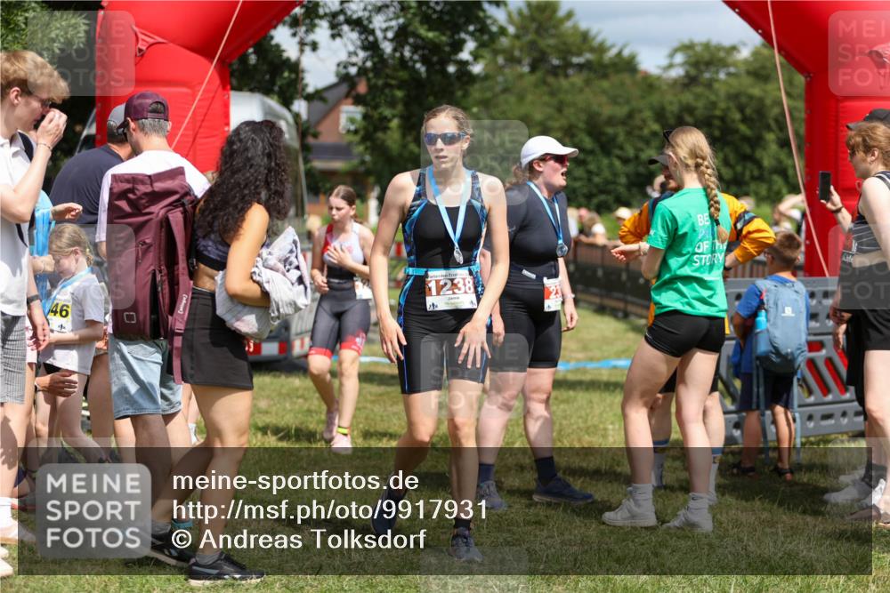 21.06.2026 - 29. Vierlanden-Triathlon Andreas Tolksdorf http://msf.ph/oto/9917931 21.06.2026 15:18:03 Ziel 1242, 1243, 1277, 1279 meine-sportfotos.de