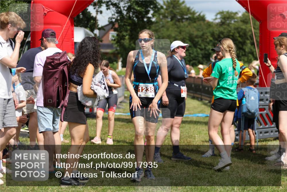 21.06.2026 - 29. Vierlanden-Triathlon Andreas Tolksdorf http://msf.ph/oto/9917935 21.06.2026 15:18:03 Ziel 1242, 1243, 1277, 1279 meine-sportfotos.de