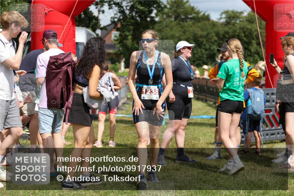 21.06.2026 - 29. Vierlanden-Triathlon Andreas Tolksdorf http://msf.ph/oto/9917937 21.06.2026 15:18:03 Ziel 1242, 1243, 1277, 1279 meine-sportfotos.de