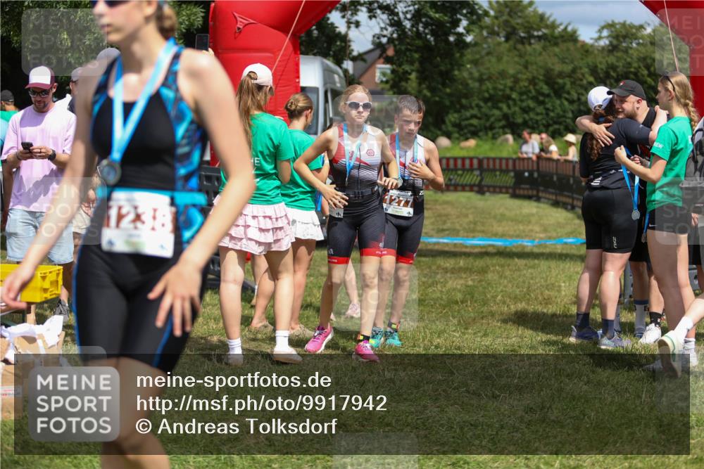 21.06.2026 - 29. Vierlanden-Triathlon Andreas Tolksdorf http://msf.ph/oto/9917942 21.06.2026 15:18:07 Ziel 1242, 1243, 1277, 1279 meine-sportfotos.de