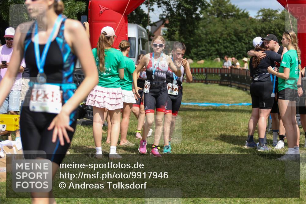 21.06.2026 - 29. Vierlanden-Triathlon Andreas Tolksdorf http://msf.ph/oto/9917946 21.06.2026 15:18:07 Ziel 1242, 1243, 1277, 1279 meine-sportfotos.de
