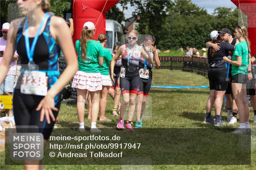 21.06.2026 - 29. Vierlanden-Triathlon Andreas Tolksdorf http://msf.ph/oto/9917947 21.06.2026 15:18:07 Ziel 1242, 1243, 1277, 1279 meine-sportfotos.de