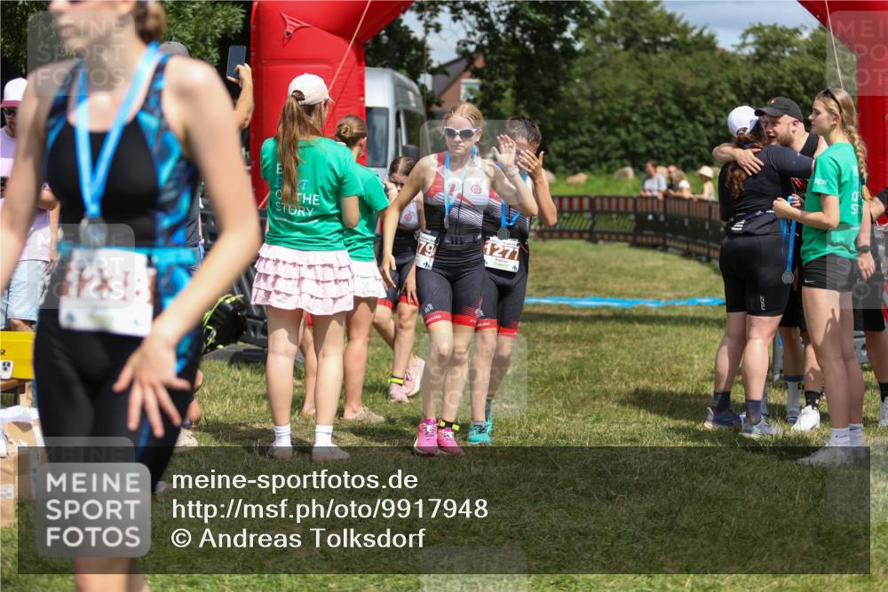 21.06.2026 - 29. Vierlanden-Triathlon Andreas Tolksdorf http://msf.ph/oto/9917948 21.06.2026 15:18:07 Ziel 1242, 1243, 1277, 1279 meine-sportfotos.de