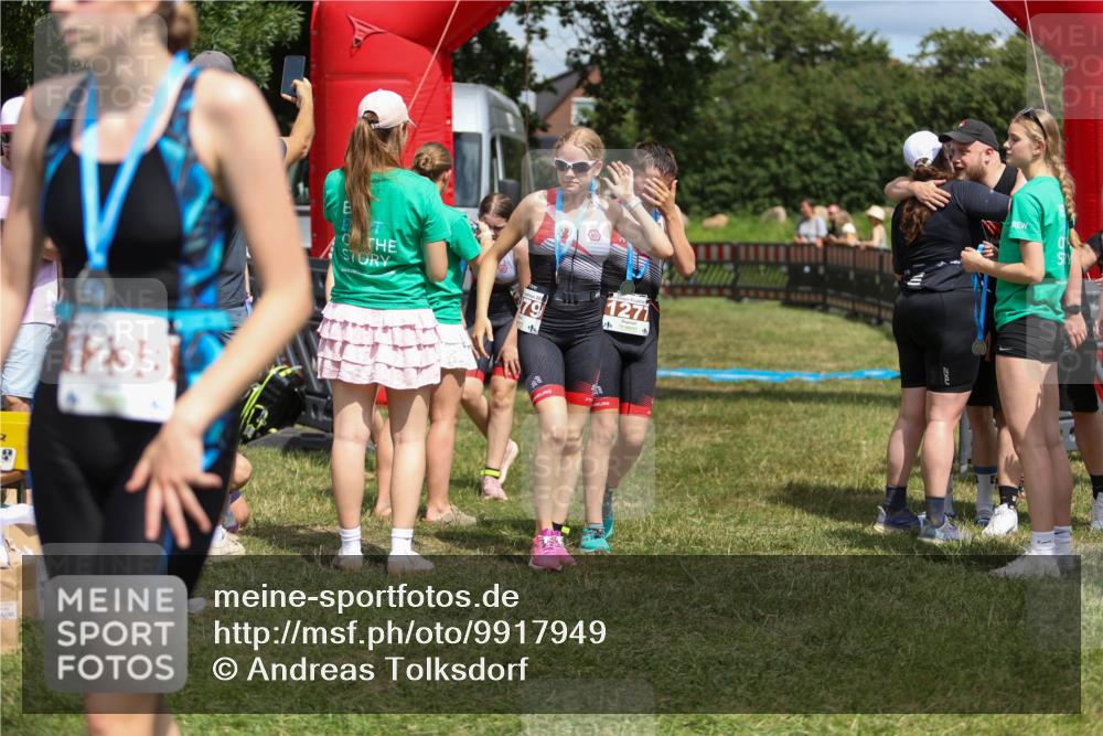 21.06.2026 - 29. Vierlanden-Triathlon Andreas Tolksdorf http://msf.ph/oto/9917949 21.06.2026 15:18:07 Ziel 1242, 1243, 1277, 1279 meine-sportfotos.de