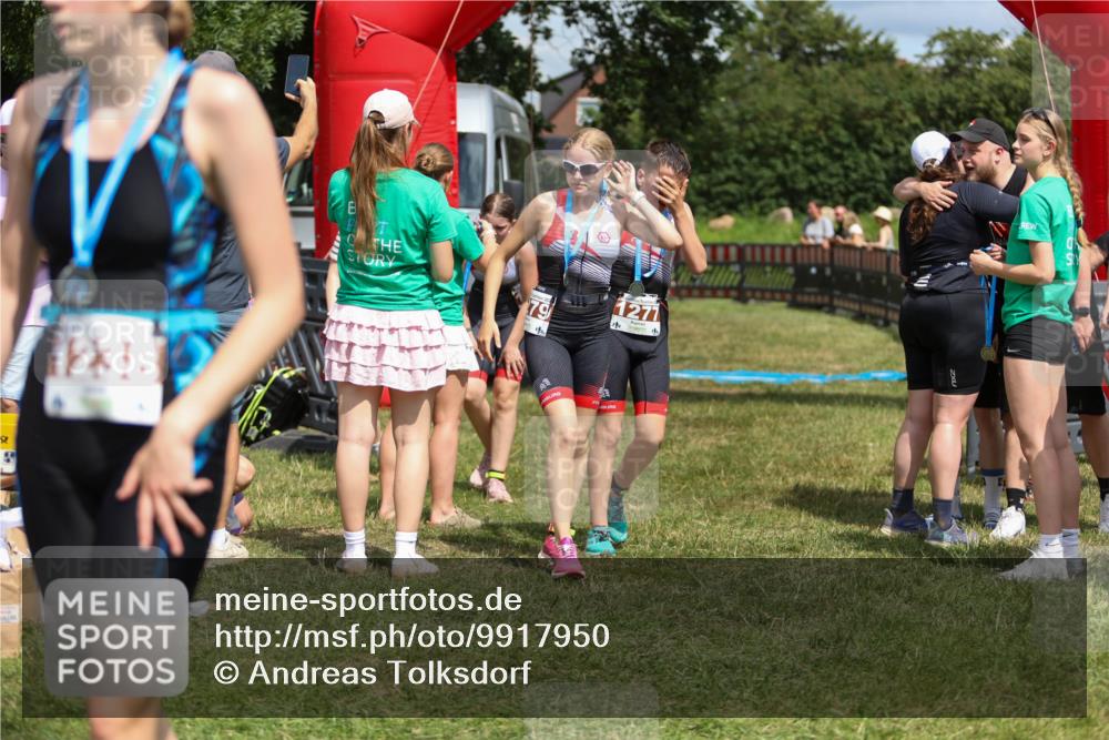 21.06.2026 - 29. Vierlanden-Triathlon Andreas Tolksdorf http://msf.ph/oto/9917950 21.06.2026 15:18:07 Ziel 1242, 1243, 1277, 1279 meine-sportfotos.de