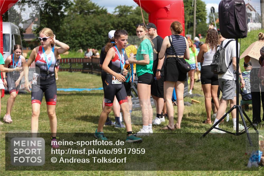 21.06.2026 - 29. Vierlanden-Triathlon Andreas Tolksdorf http://msf.ph/oto/9917959 21.06.2026 15:18:09 Ziel 1243, 1277, 1278 meine-sportfotos.de