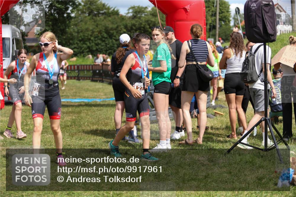 21.06.2026 - 29. Vierlanden-Triathlon Andreas Tolksdorf http://msf.ph/oto/9917961 21.06.2026 15:18:09 Ziel 1243, 1277, 1278 meine-sportfotos.de