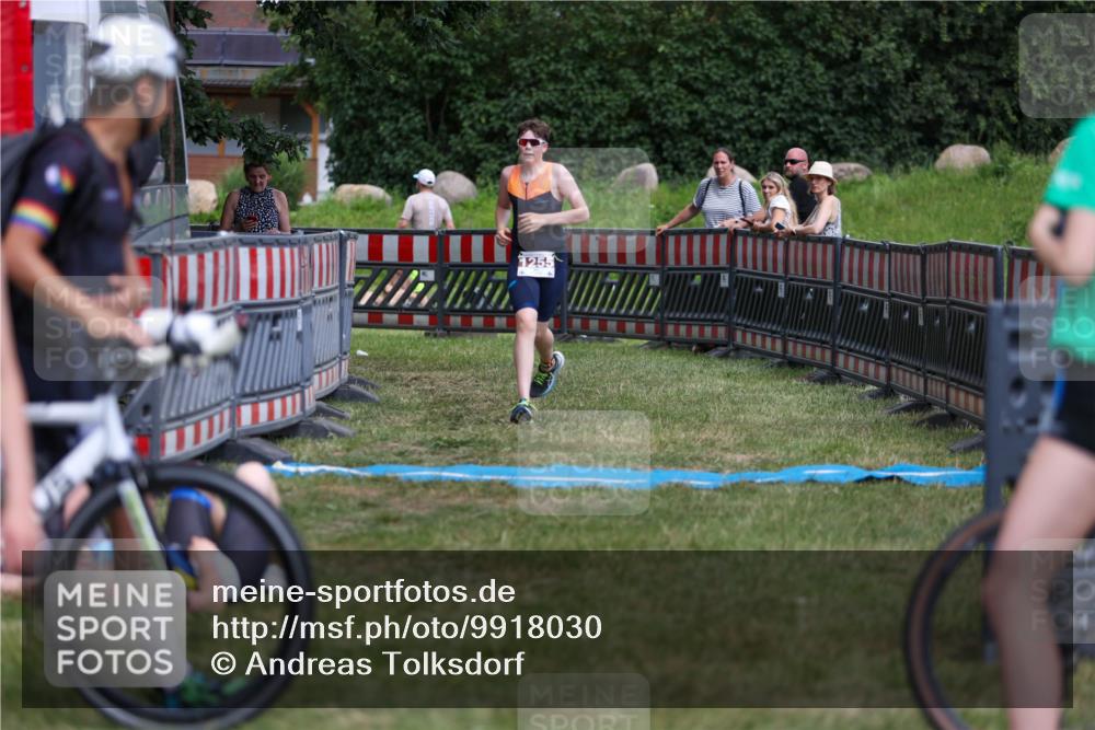 21.06.2026 - 29. Vierlanden-Triathlon Andreas Tolksdorf http://msf.ph/oto/9918030 21.06.2026 15:19:43 Ziel 1255 meine-sportfotos.de