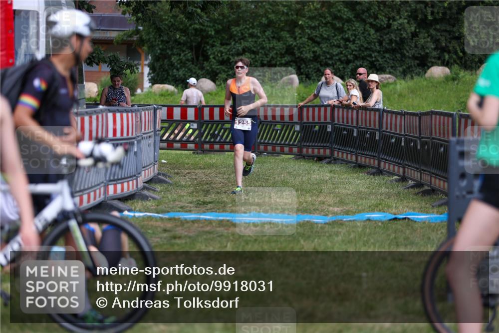 21.06.2026 - 29. Vierlanden-Triathlon Andreas Tolksdorf http://msf.ph/oto/9918031 21.06.2026 15:19:43 Ziel 1255 meine-sportfotos.de