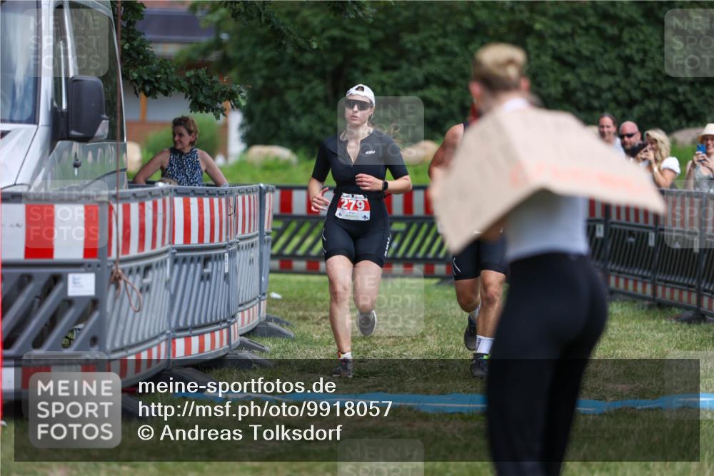 21.06.2026 - 29. Vierlanden-Triathlon Andreas Tolksdorf http://msf.ph/oto/9918057 21.06.2026 15:22:19 Ziel 105, 279 meine-sportfotos.de