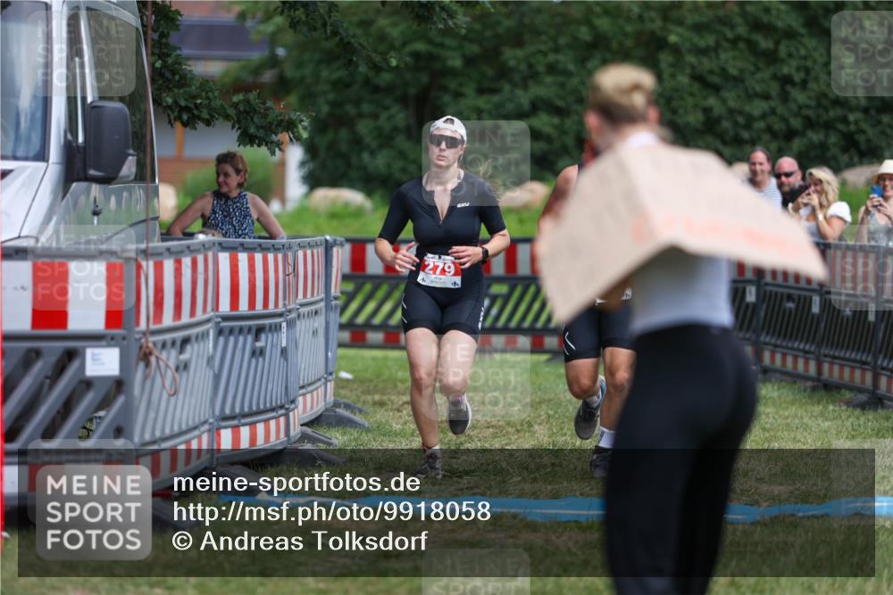 21.06.2026 - 29. Vierlanden-Triathlon Andreas Tolksdorf http://msf.ph/oto/9918058 21.06.2026 15:22:19 Ziel 105, 279 meine-sportfotos.de