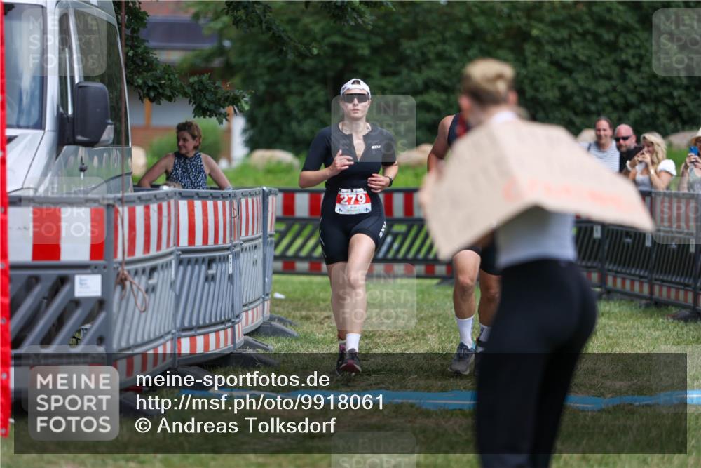 21.06.2026 - 29. Vierlanden-Triathlon Andreas Tolksdorf http://msf.ph/oto/9918061 21.06.2026 15:22:19 Ziel 105, 279 meine-sportfotos.de