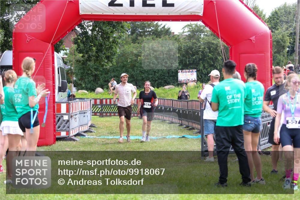 21.06.2026 - 29. Vierlanden-Triathlon Andreas Tolksdorf http://msf.ph/oto/9918067 21.06.2026 11:46:41 Ziel 560, 567 meine-sportfotos.de