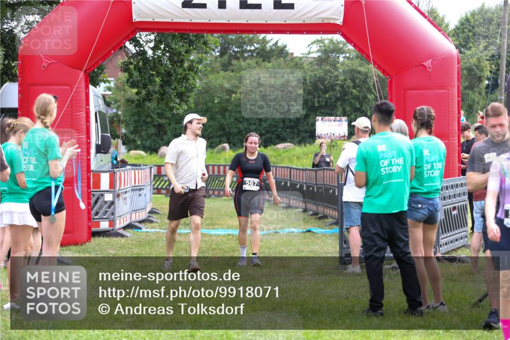 21.06.2026 - 29. Vierlanden-Triathlon Andreas Tolksdorf http://msf.ph/oto/9918071 21.06.2026 11:46:43 Ziel 560, 567 meine-sportfotos.de