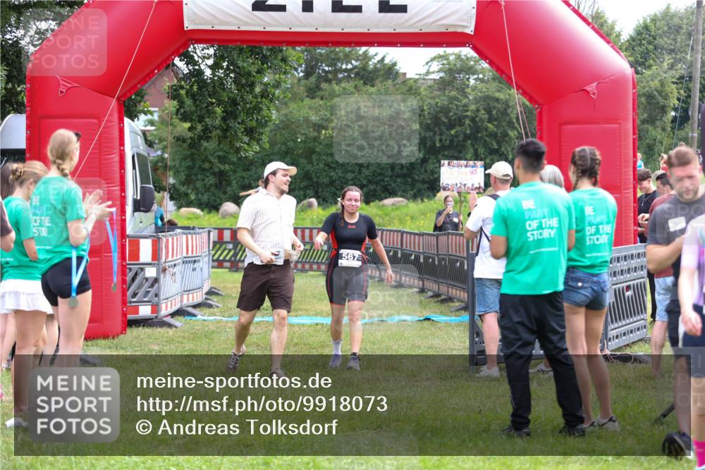 21.06.2026 - 29. Vierlanden-Triathlon Andreas Tolksdorf http://msf.ph/oto/9918073 21.06.2026 11:46:43 Ziel 560, 567 meine-sportfotos.de