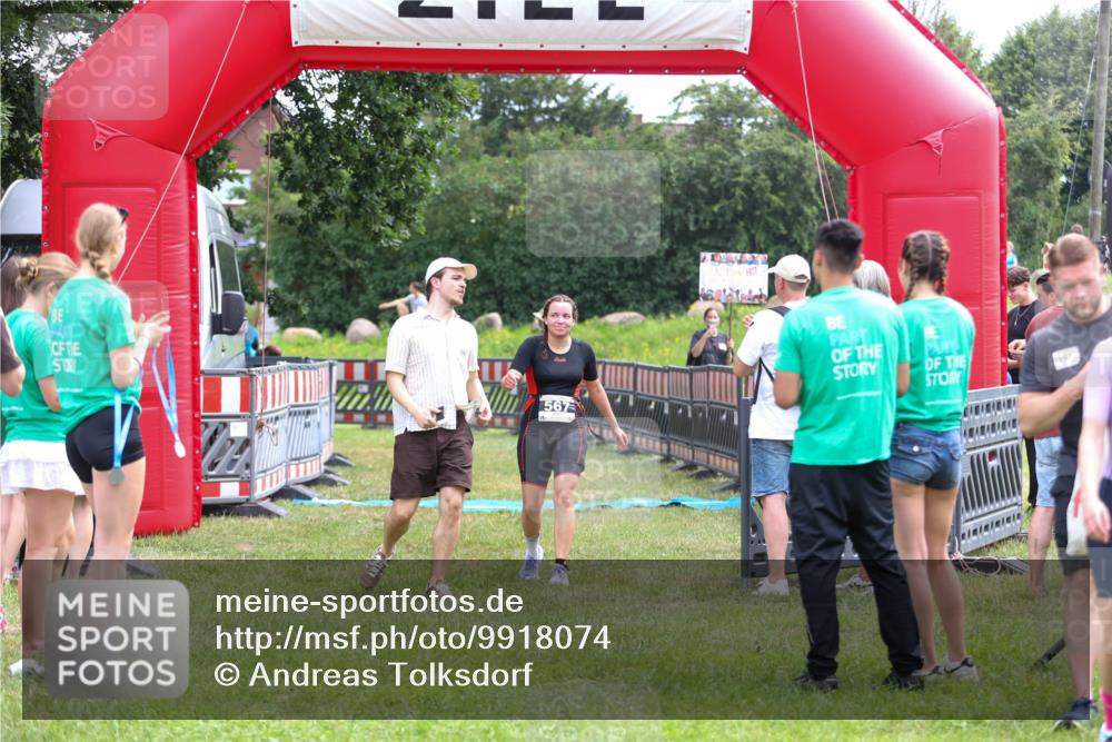 21.06.2026 - 29. Vierlanden-Triathlon Andreas Tolksdorf http://msf.ph/oto/9918074 21.06.2026 11:46:43 Ziel 560, 567 meine-sportfotos.de