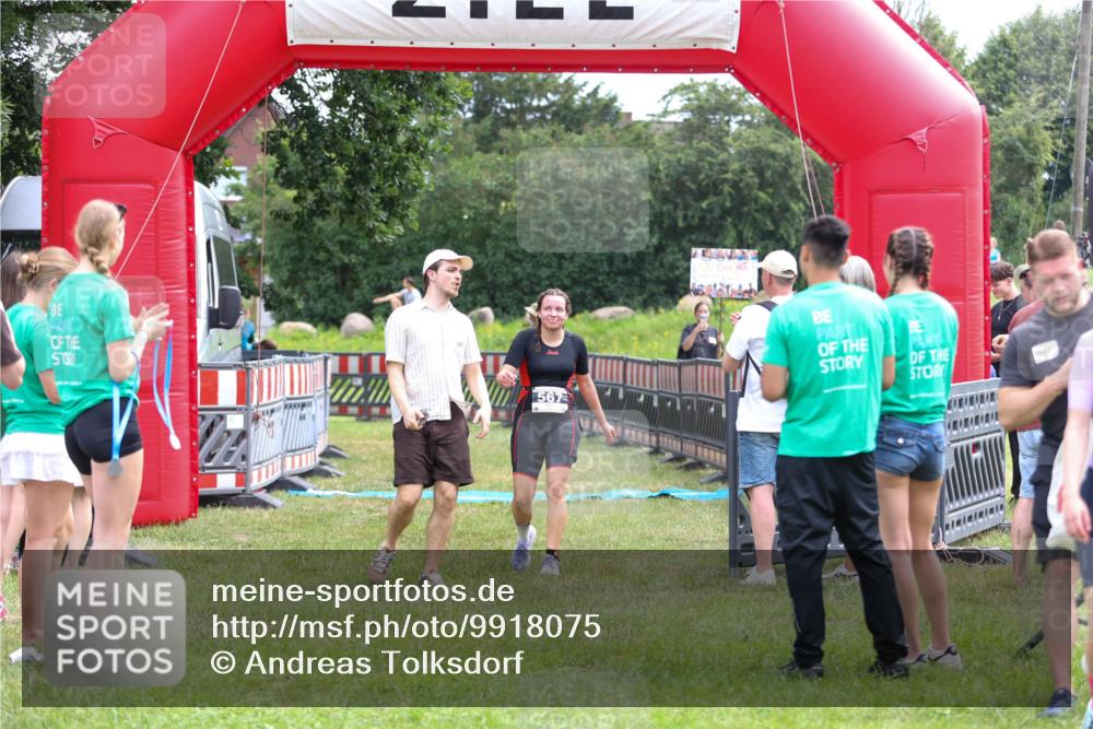 21.06.2026 - 29. Vierlanden-Triathlon Andreas Tolksdorf http://msf.ph/oto/9918075 21.06.2026 11:46:43 Ziel 560, 567 meine-sportfotos.de