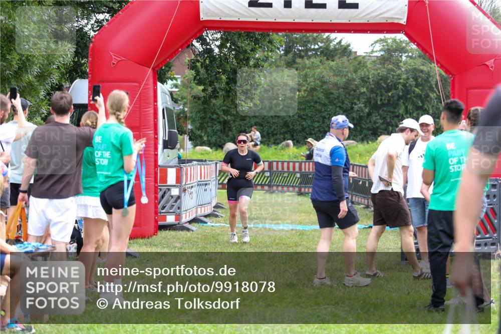 21.06.2026 - 29. Vierlanden-Triathlon Andreas Tolksdorf http://msf.ph/oto/9918078 21.06.2026 11:46:50 Ziel 560 meine-sportfotos.de