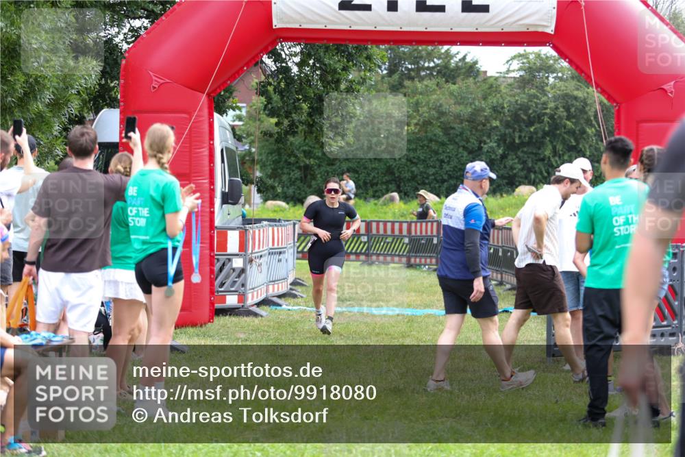 21.06.2026 - 29. Vierlanden-Triathlon Andreas Tolksdorf http://msf.ph/oto/9918080 21.06.2026 11:46:50 Ziel 560 meine-sportfotos.de