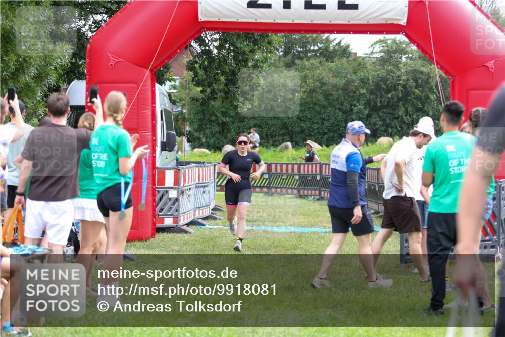 21.06.2026 - 29. Vierlanden-Triathlon Andreas Tolksdorf http://msf.ph/oto/9918081 21.06.2026 11:46:50 Ziel 560 meine-sportfotos.de