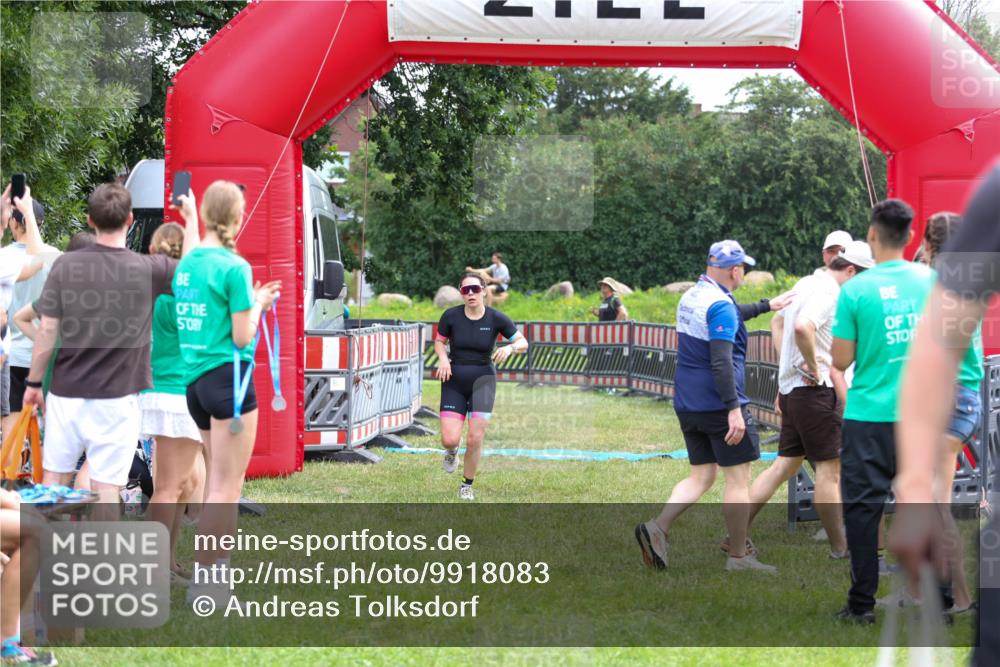 21.06.2026 - 29. Vierlanden-Triathlon Andreas Tolksdorf http://msf.ph/oto/9918083 21.06.2026 11:46:50 Ziel 560 meine-sportfotos.de