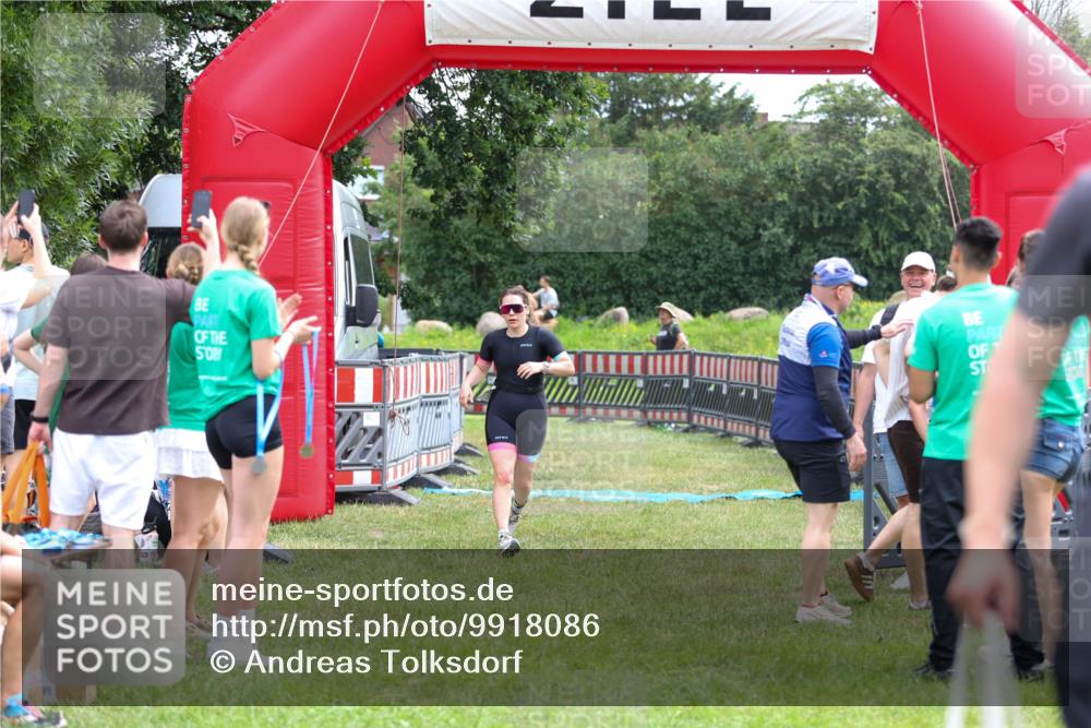 21.06.2026 - 29. Vierlanden-Triathlon Andreas Tolksdorf http://msf.ph/oto/9918086 21.06.2026 11:46:51 Ziel 560 meine-sportfotos.de