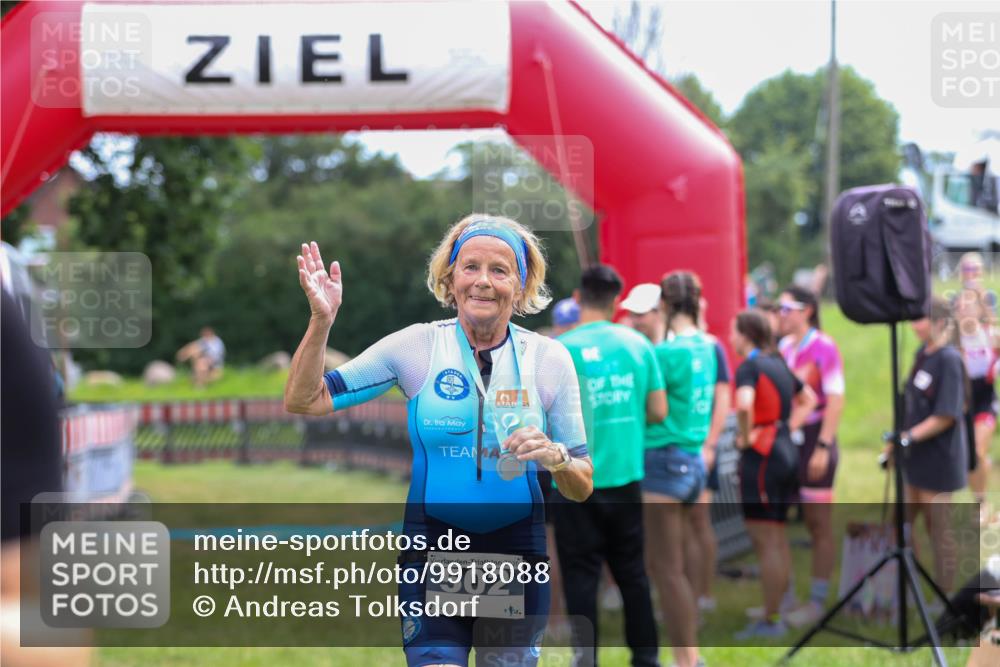 21.06.2026 - 29. Vierlanden-Triathlon Andreas Tolksdorf http://msf.ph/oto/9918088 21.06.2026 11:47:10 Ziel  meine-sportfotos.de