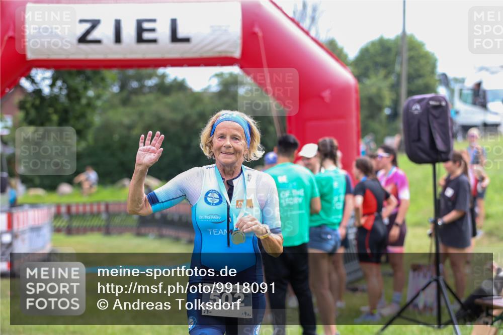 21.06.2026 - 29. Vierlanden-Triathlon Andreas Tolksdorf http://msf.ph/oto/9918091 21.06.2026 11:47:10 Ziel  meine-sportfotos.de