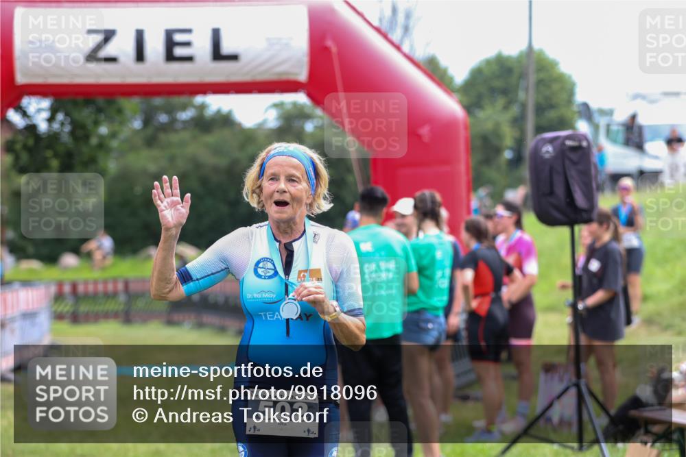 21.06.2026 - 29. Vierlanden-Triathlon Andreas Tolksdorf http://msf.ph/oto/9918096 21.06.2026 11:47:10 Ziel  meine-sportfotos.de
