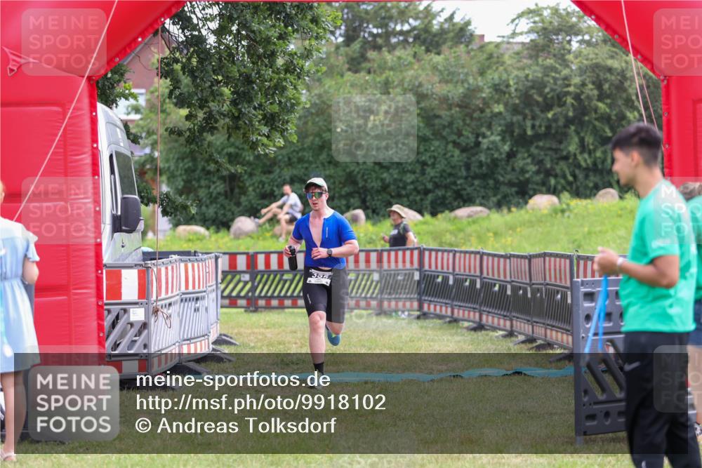 21.06.2026 - 29. Vierlanden-Triathlon Andreas Tolksdorf http://msf.ph/oto/9918102 21.06.2026 11:47:34 Ziel 355 meine-sportfotos.de